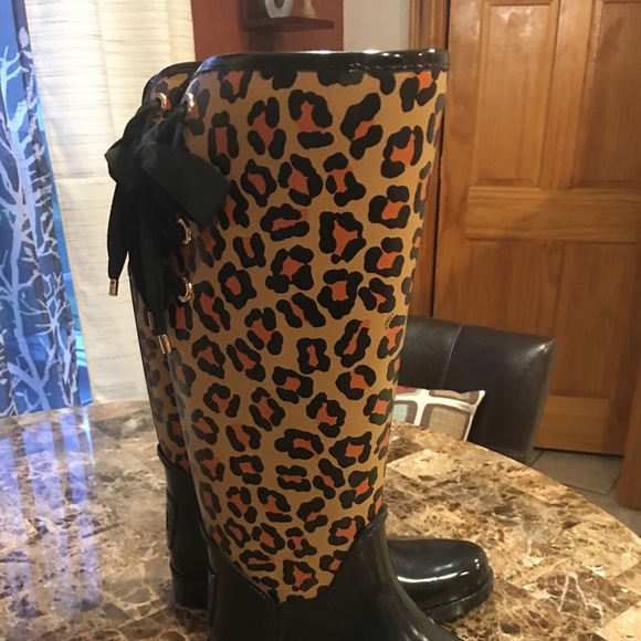 Coach Leopard Rain Boots Size 10 Brand New - Picture 2 of 4
